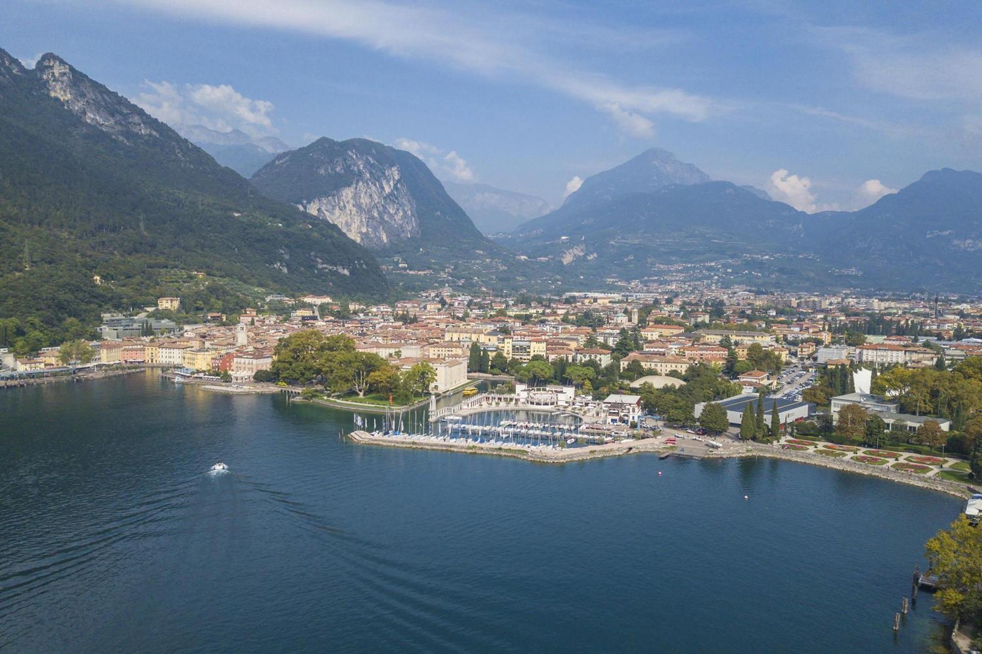 Casa Margherita Few Minutes From Lake - Happy Rentals Riva del Garda Luaran gambar